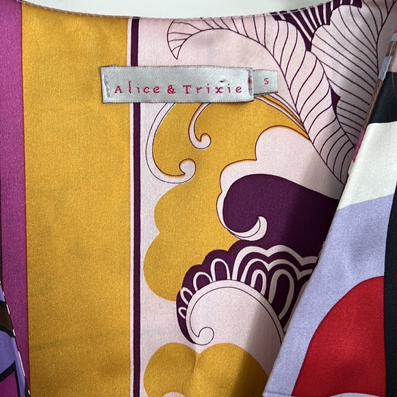 Silk multi colored blouse - Picture 2 of 8